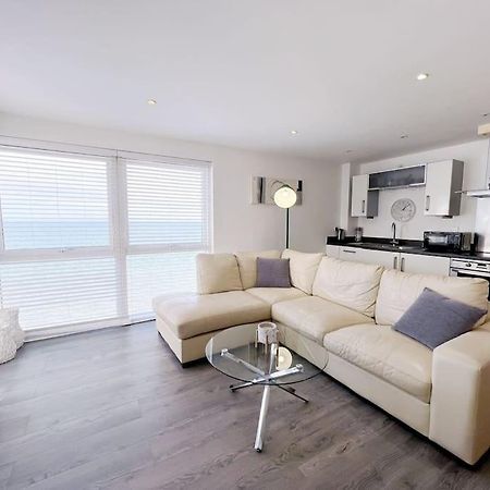 Stylish Seaview One-Bedroom Apt Суонси Экстерьер фото